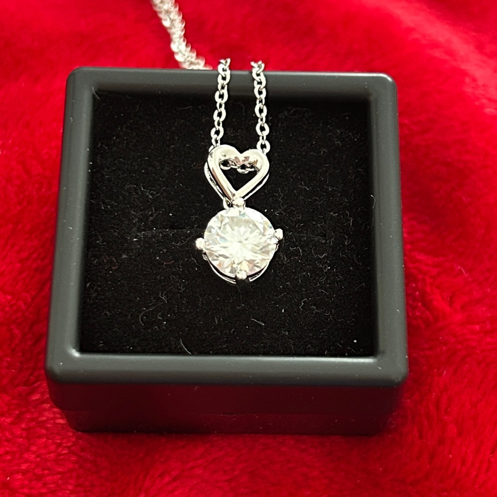 2.0 Moissanite Diamond Heart‎ Pendant Necklace retail $399